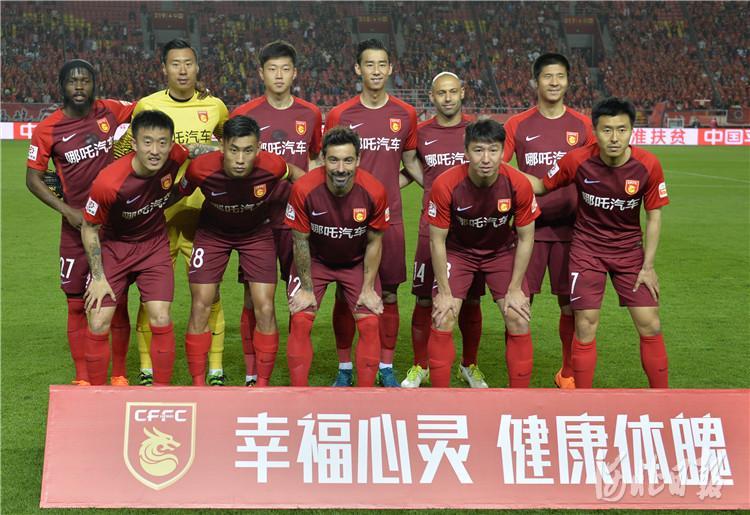 长春亚泰登上中超顶峰 十年奋斗欢乐痛苦难忘怀